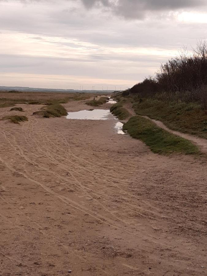 Les Obiones, Vue Laterale Mer, Fort Mahon Plage, Magnifique Studio Cabine 4P, Avec Balcon , Parking Prive Gratuit, Wifi, Classe 2 Etoiles, Exposition Plein Sud En Baie De Somme Bagian luar foto